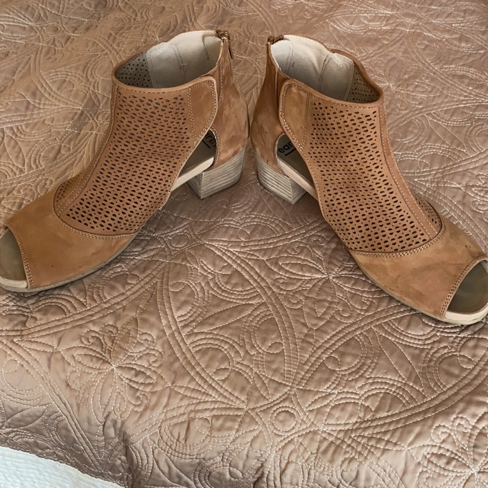 Earth Ivy Sahara Summer Leather Bootie - Picture 2 of 7